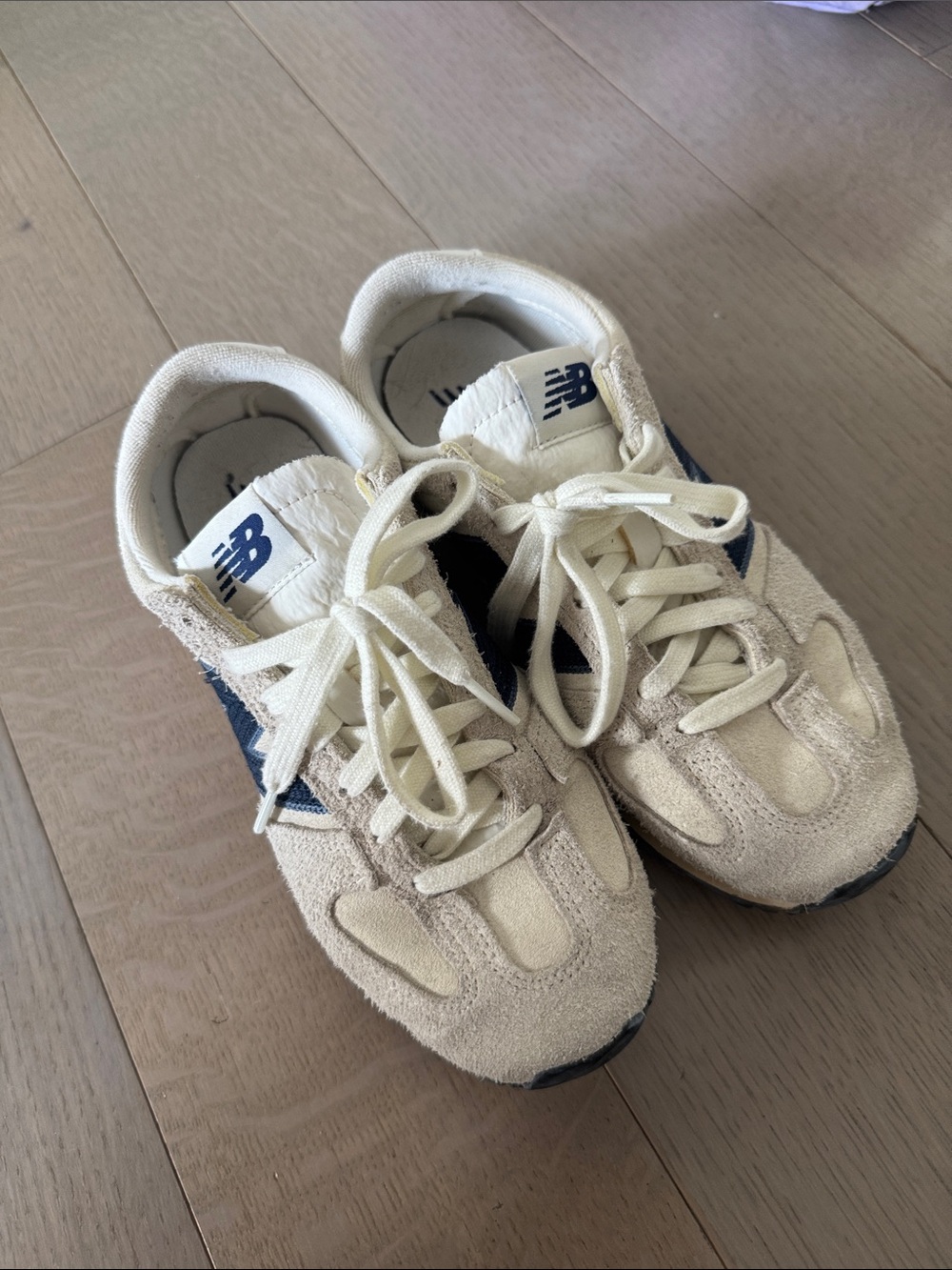 New Balance Cream & Navy Suede Lace-Up Sneakers